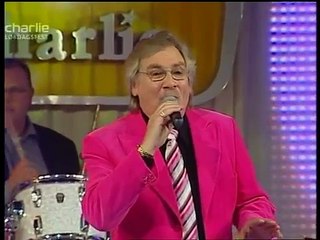 Richard Ragnvald synger Sølvstænk i dit gyldne hår ved dansktop programmet Top Charlie