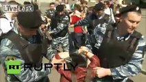 Russia: Muscovites defy rally ban with gay rights protest
