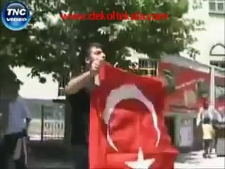 işte bdpli il başkanını 1 tekmede yere seren Türk