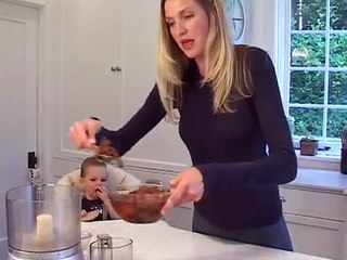 Recipes for Babies: How to Make Apricot, Peach, and Raisin Puree for Toddlers - Weelicious