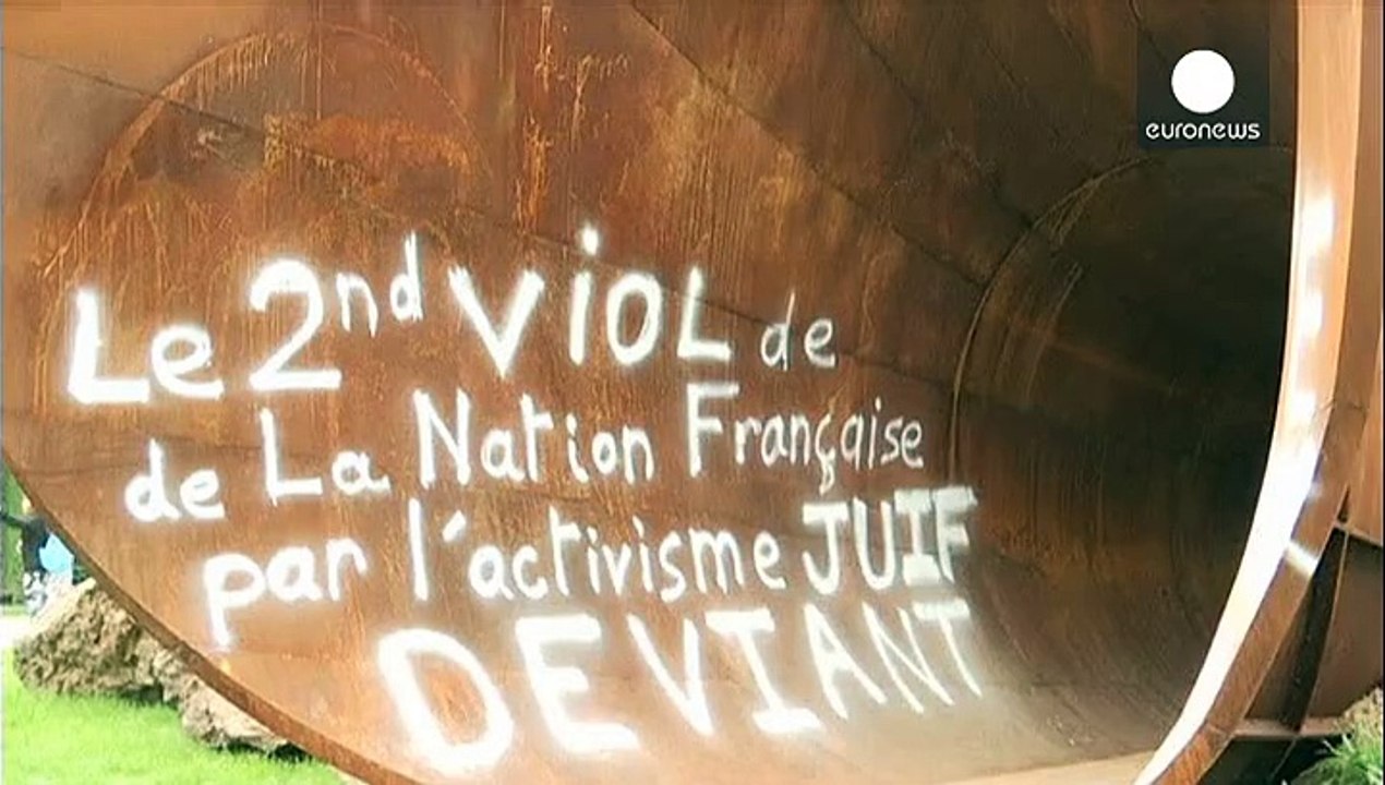 Skulptur von Anish Kapoor in Versailles verschandelt