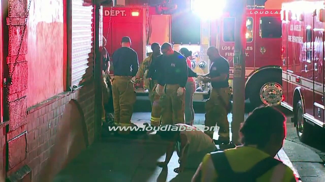 LA Firefighters Stop Street Brawl / Los Angeles   RAW FOOTAGE