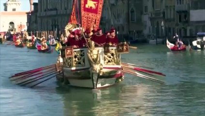Des milliers de spectateurs assistent à la Régate historique de Venise