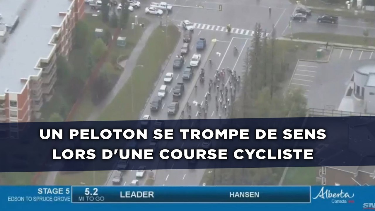 Un peloton se trompe de sens lors d'une course cycliste