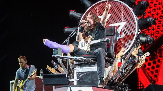 Foo Fighters : Under Pressure live avec un membre de Queen et de Led Zeppelin