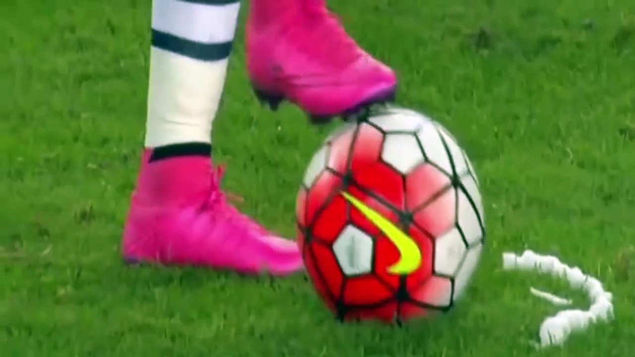 Coup franc de Mathieu Valbuena lors de Portugal vs France 0-1