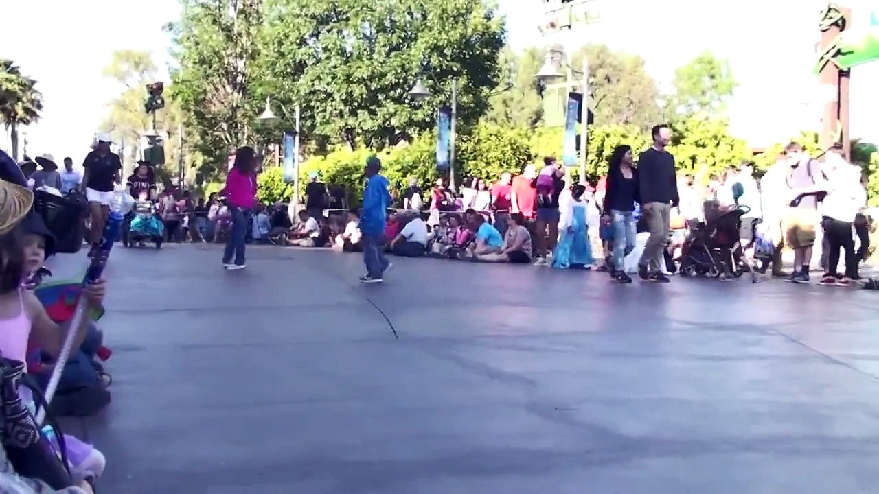 Disney California Adventure Pixar Play Parade Announcements