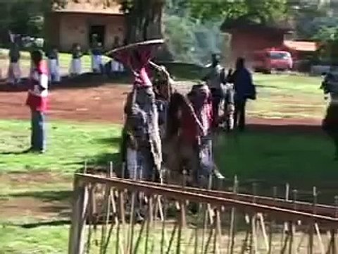 Cérémonie de sortie du Roi de la Case Sacrée Bamiléké ( Sortie du Laà Kam à Bandjoun )