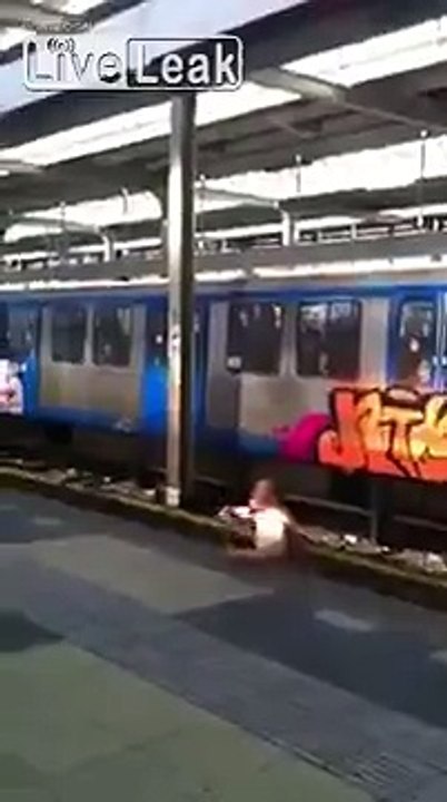 Naked Snackbar arrested at Amsterdam Amstel Station