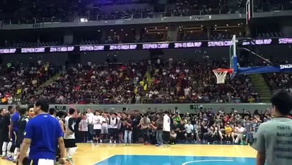 Stephen Curry reverse dunk