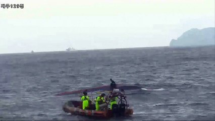 Search on for eight missing after S. Korea boat capsize