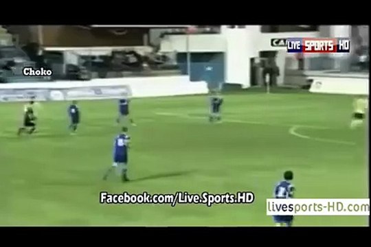 شاهد لقطة الموسم لاعب يسجل هدفا و يذهب بالخطأ لجمهور الفريق الخصم تفرج شعملولو