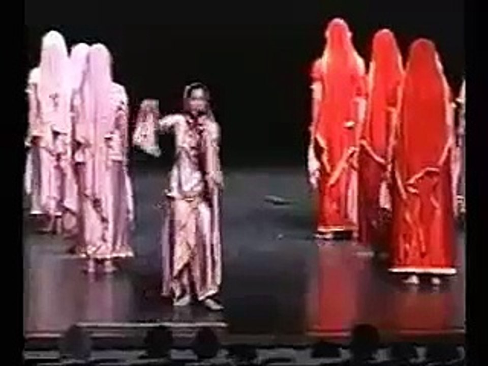 - UBC GRLZ BHANGRA - Dhol Di Awaz