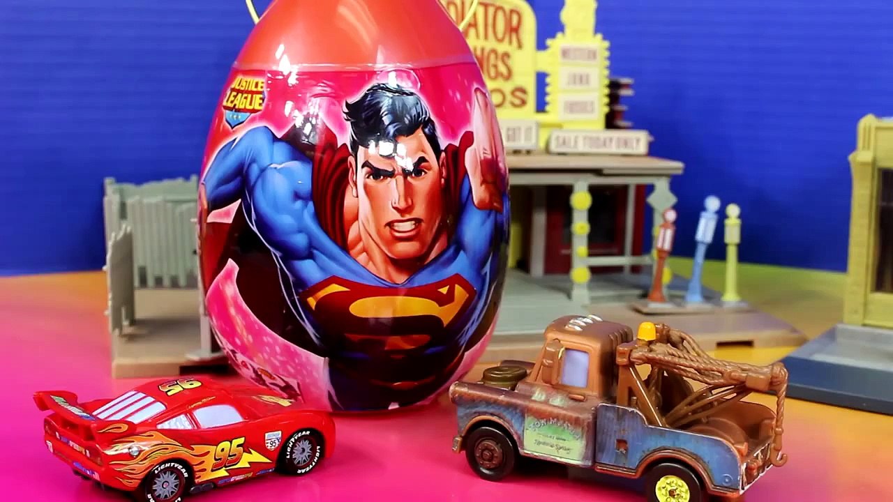 Disney pixar Cars Lightning McQueen & Mater Sally go on an Easter Egg Hunt
