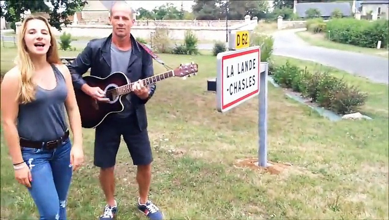 2015 08 - le clip - C'est un petit village appelé La Lande Chasles ..