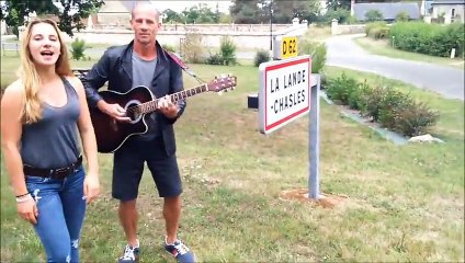 C'est (karaoké) un petit village appelé La Lande Chasles ..