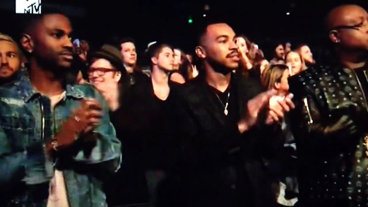 Justin Bieber Cries After "What Do You Mean" 2015 MTV VMA Performance