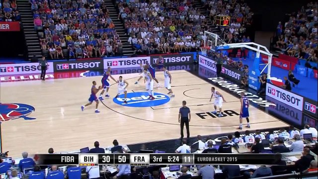 Parker Finds Batum for the Alley-Oop Dunk! - EuroBasket 2015