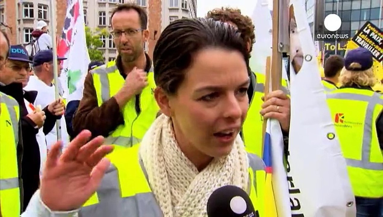 Βρυξέλλες: Χιλιάδες αγρότες πιέζουν για καλύτερες τιμές στα προϊόντα τους