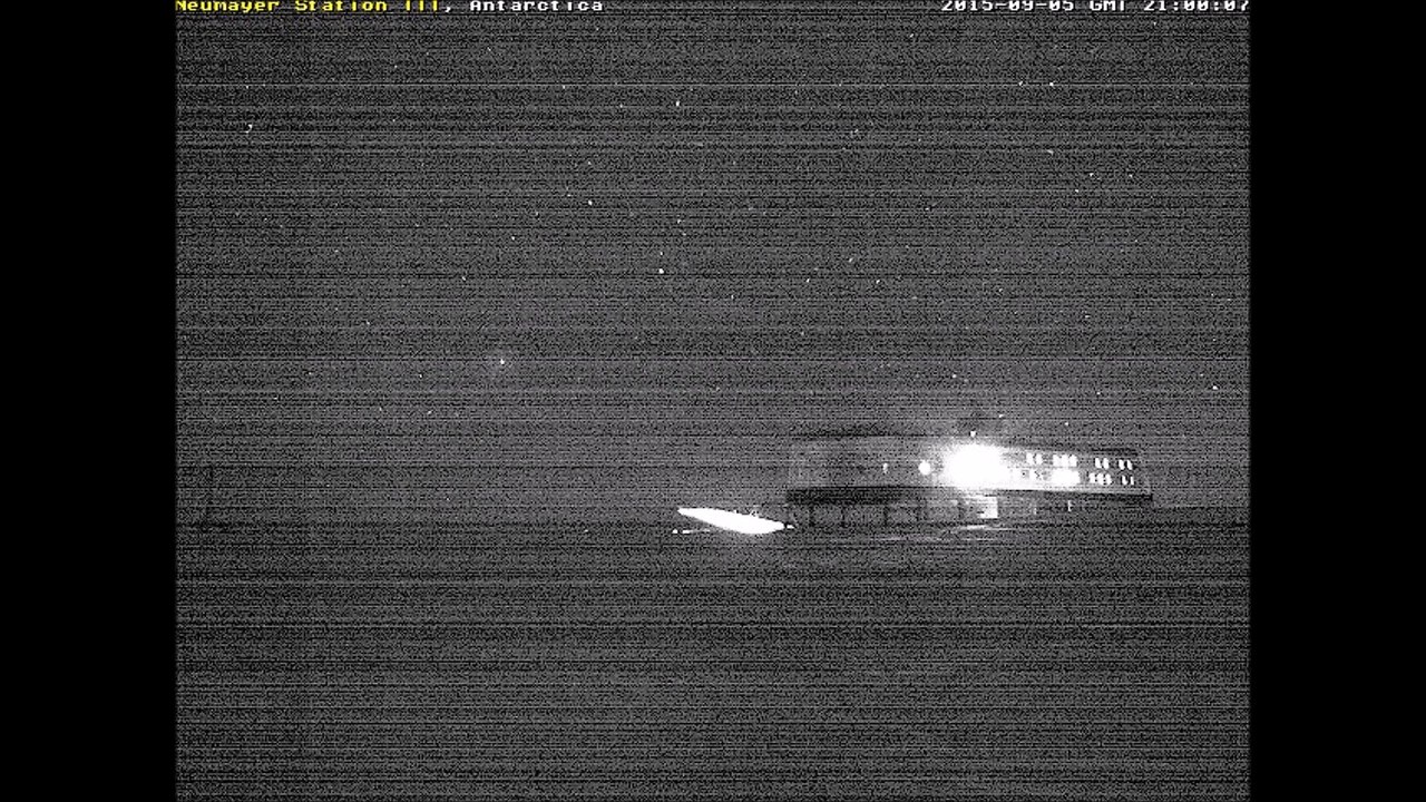 OVNI stationnaire, Activité Bizarre , Sphère UFO / Planète X / Ceres / Absinthe / Nibiru ALL AT Antarctique!