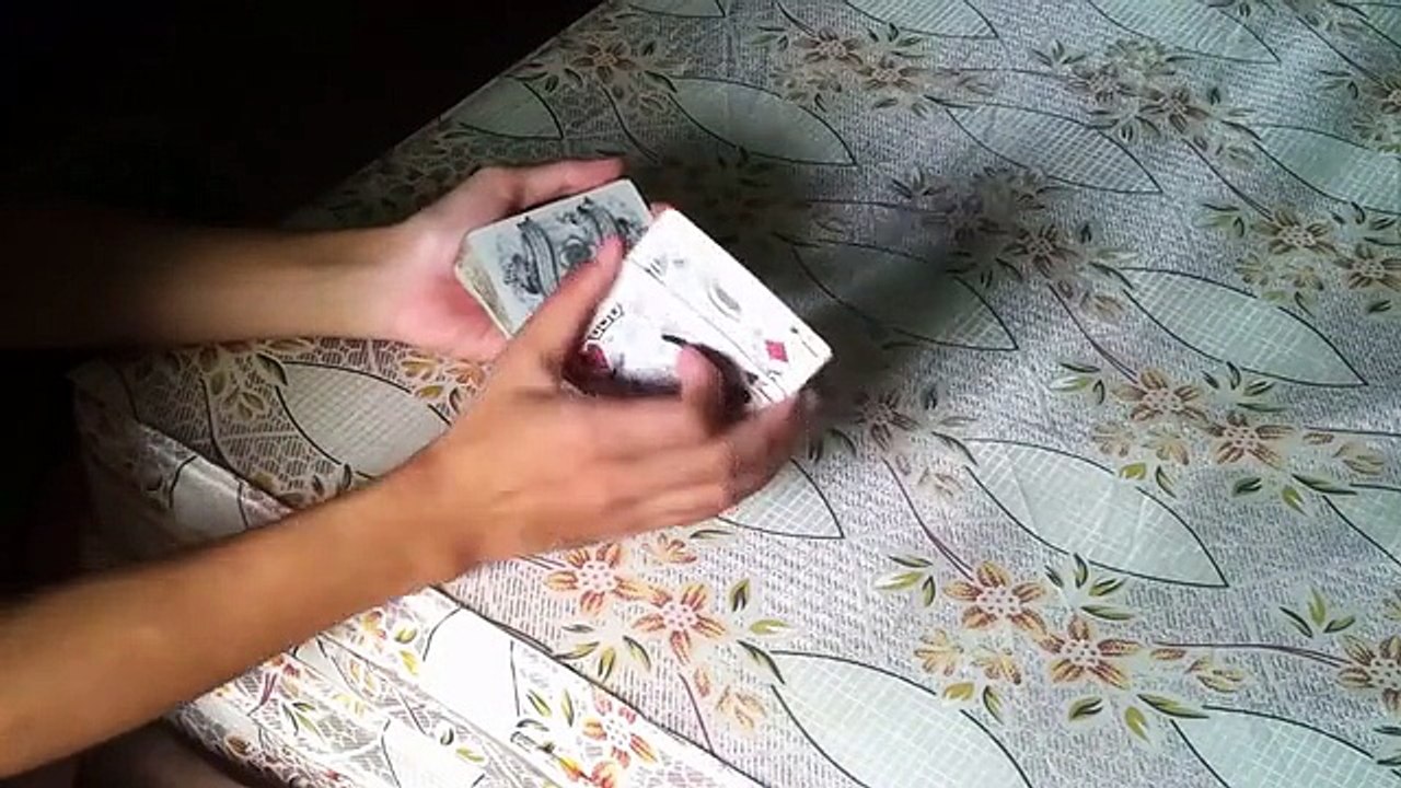 Avoid Sandwich by Kelvin Trinh (Card Tricks - Streaming HD)