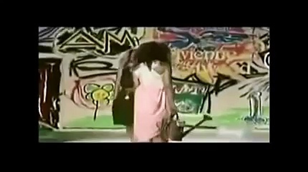 Những pha hài hước chết cười của mấy em người mẫu