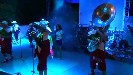 ARNULFO-Y-SUS-ANGELES-EL-PAPEL-CAMBIO