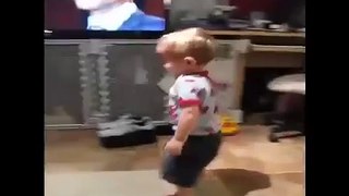 Funny dancing baby   Малыш зажигает