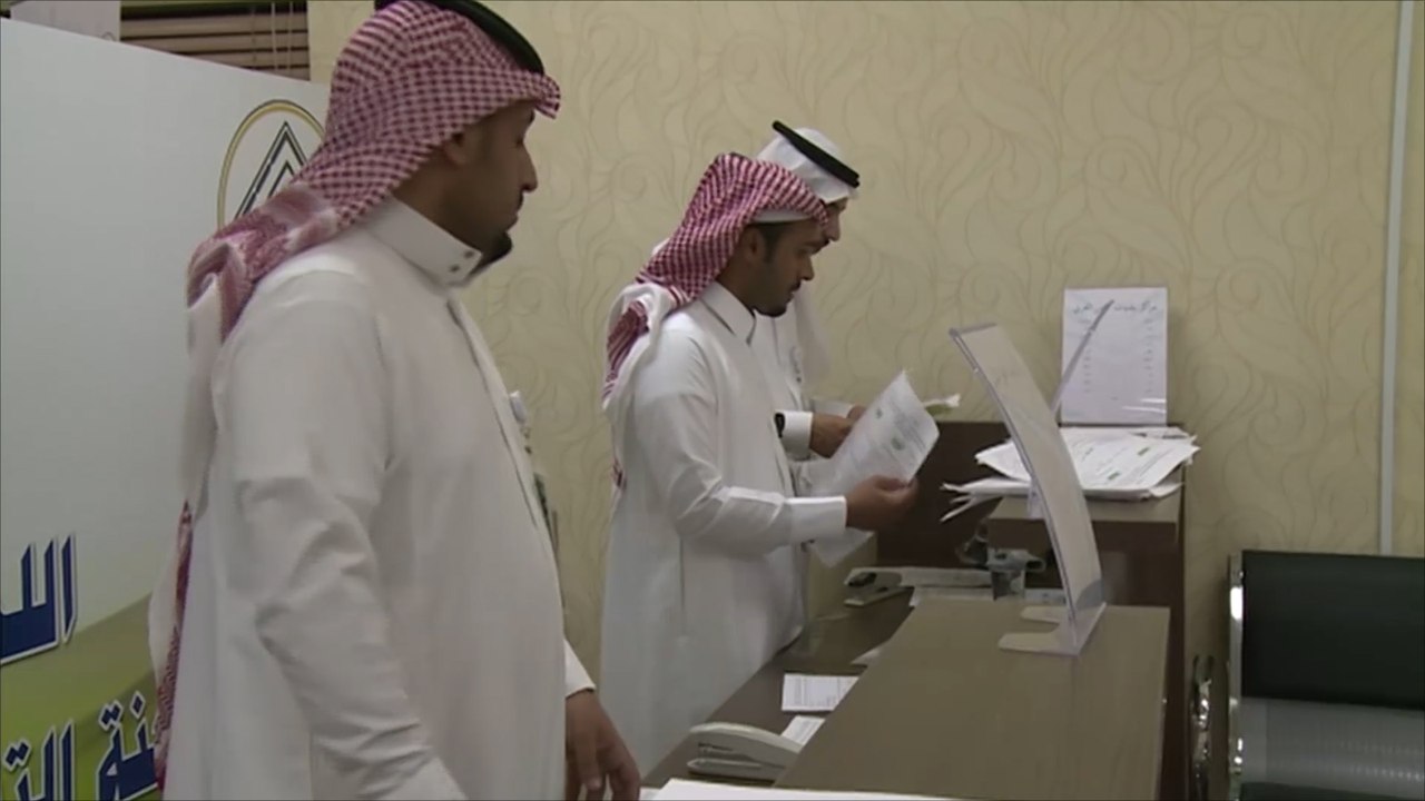 المرأة السعودية تشارك بالانتخابات البلدية مرشحةً وناخبة
