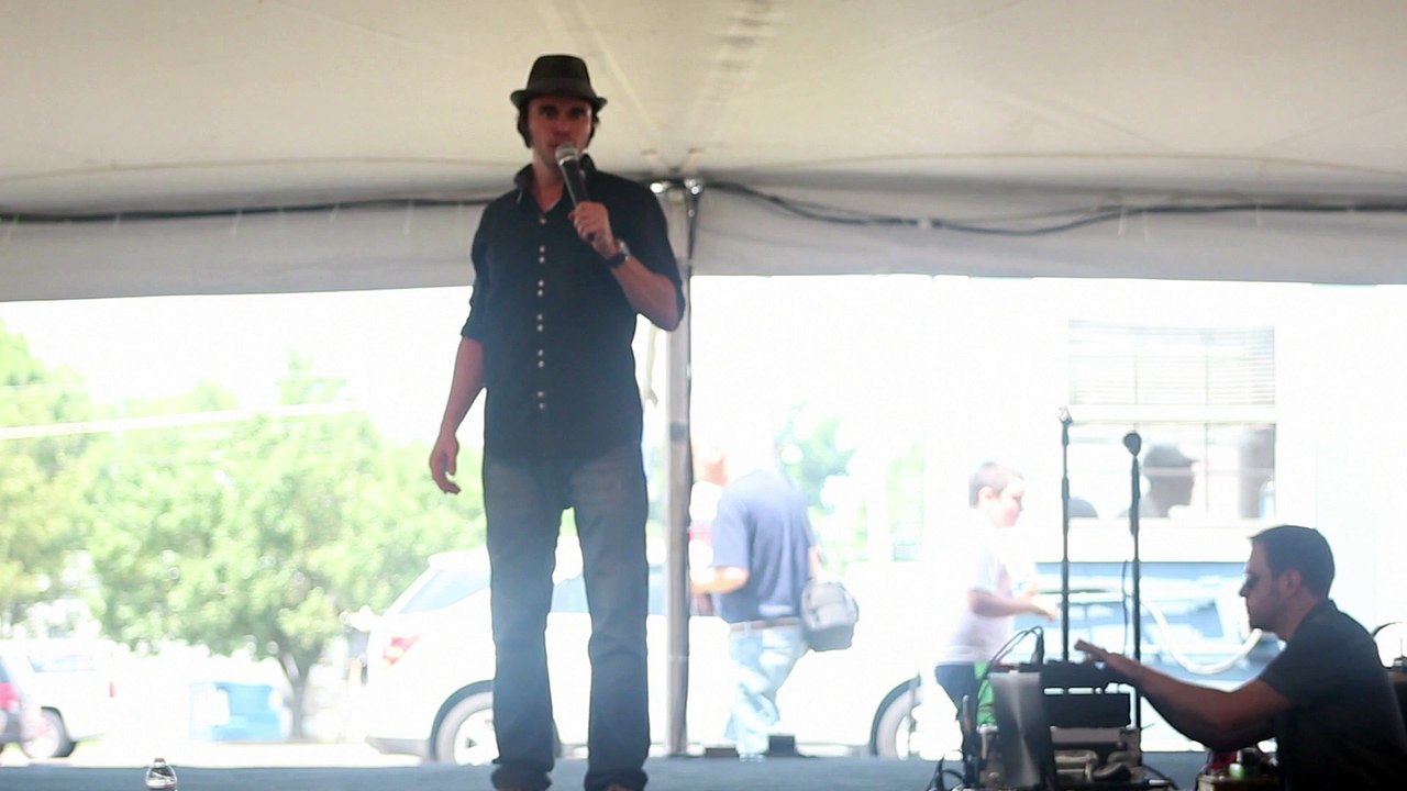 Di Light sings 'America' Elvis Week 2015