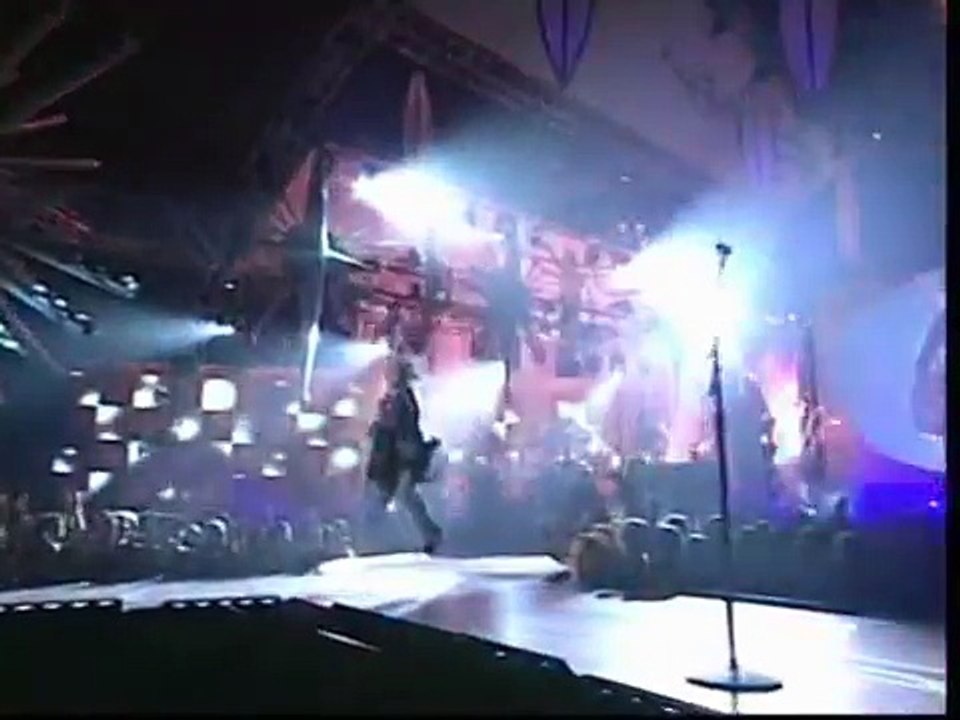 Gretchen Wilson & Heart - Crazy On You (live-2005 CMT Music Awards-2nafish)