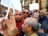 Manifestation des algeriens à paris...Air Algerie..