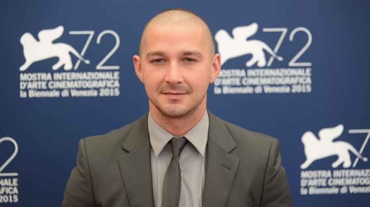 Shia LaBeouf erscheint frisch rasiert beim Venice Film Festival