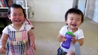Korean baby girls love the airbrush! Funny kids :)