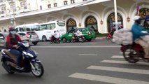How to cross the streets in Ho Chi Minh, Vietnam // Así se cruzan las calles en Ho Chi Minh