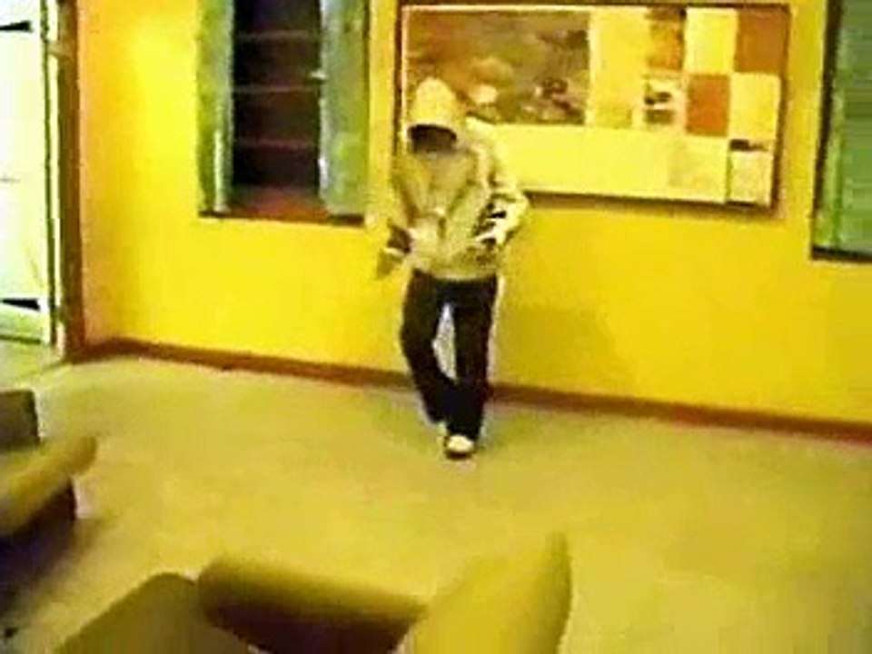 Michael Jackson 'Billie Jean' Impersonation - Raffaele from Australia