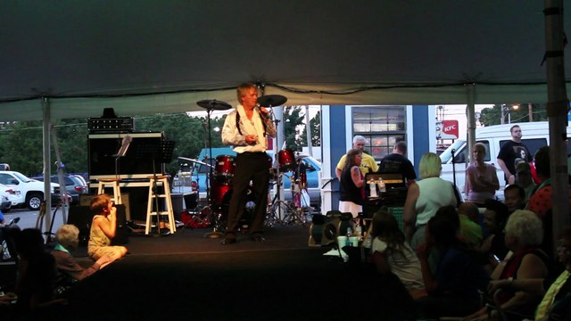 Gene Hodge sings '12th of Never' Elvis Week 2015
