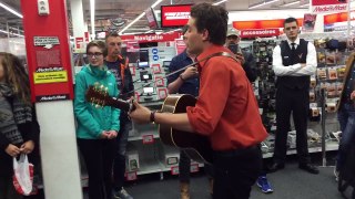 Douwe Bob - Pass it on acoustic at The Media Markt