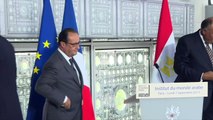 Hollande annonce l'ouverture des musées nationaux 7 jours sur 7