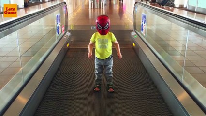 Маленький Человек Паук SpiderMan летит в Турцию