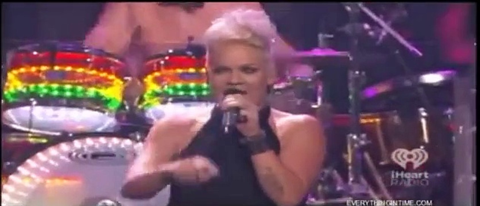 No Doubt with Pink (P!nk) - Just a Girl [live iHeartRadio Festival 2012]