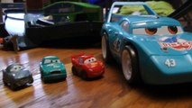 CARS 2 Micro Drifters PLAYSET TRACK THE KING Kids playing FUN!
