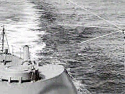 Farma Rawa-e-Behr-e-Arab Pak Bahria by Ahmed Rushdi & Nighat Seema ( 1st Pak Navy Song - 1965 War )