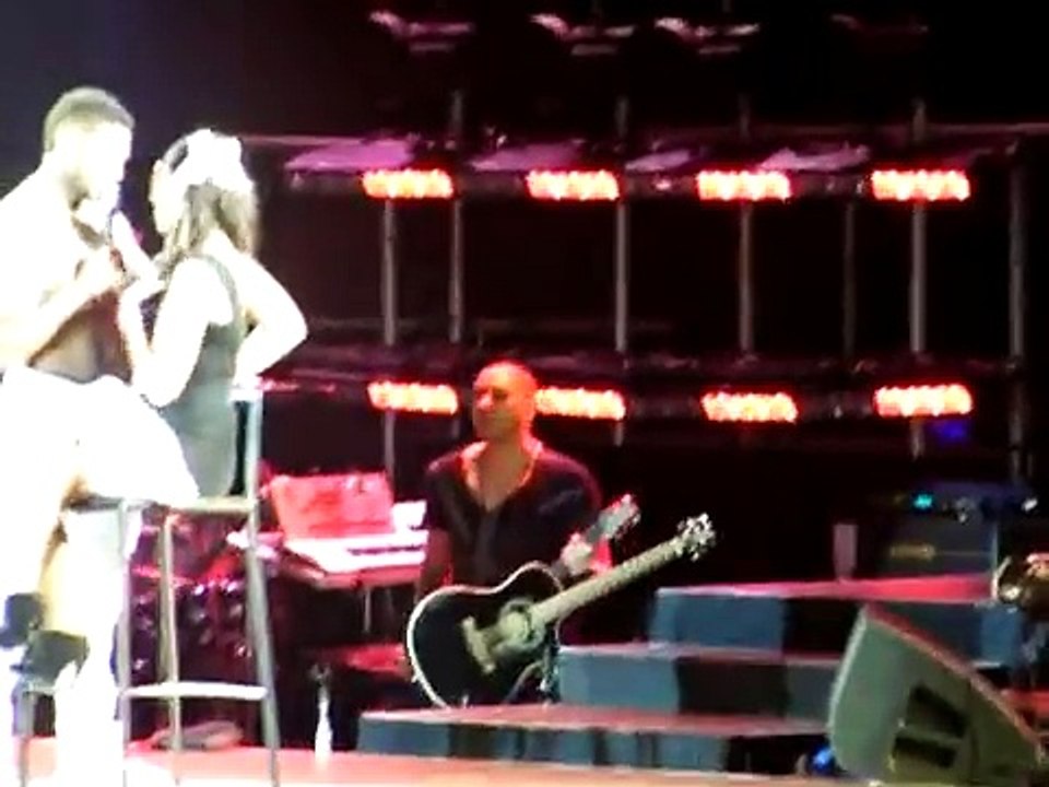 Usher Concert in Auckland April 2011 - 'Trading Places' & Girl comes on stage