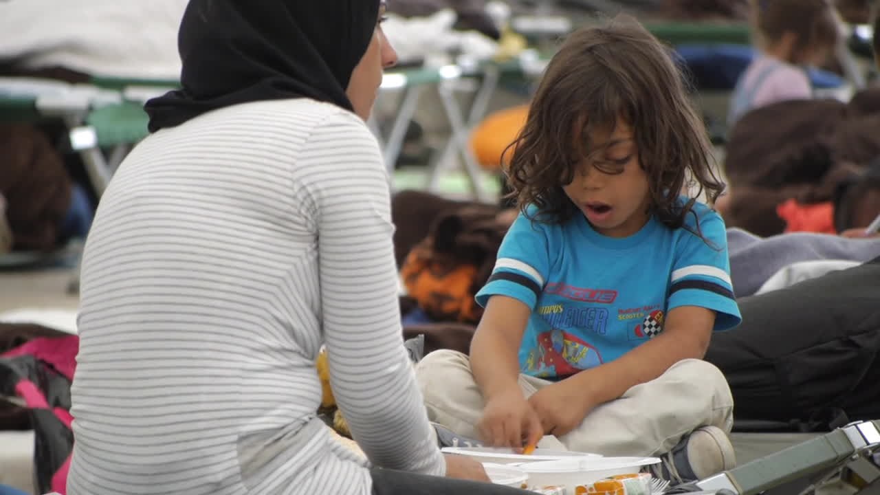 Flüchtlinge statt Festival: Hunderte Kinder fre...