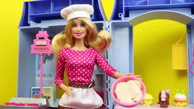 Barbie Spiderman Frozen Elsa and Mermaid Romie Take Bake Chef Class DisneyCarToys