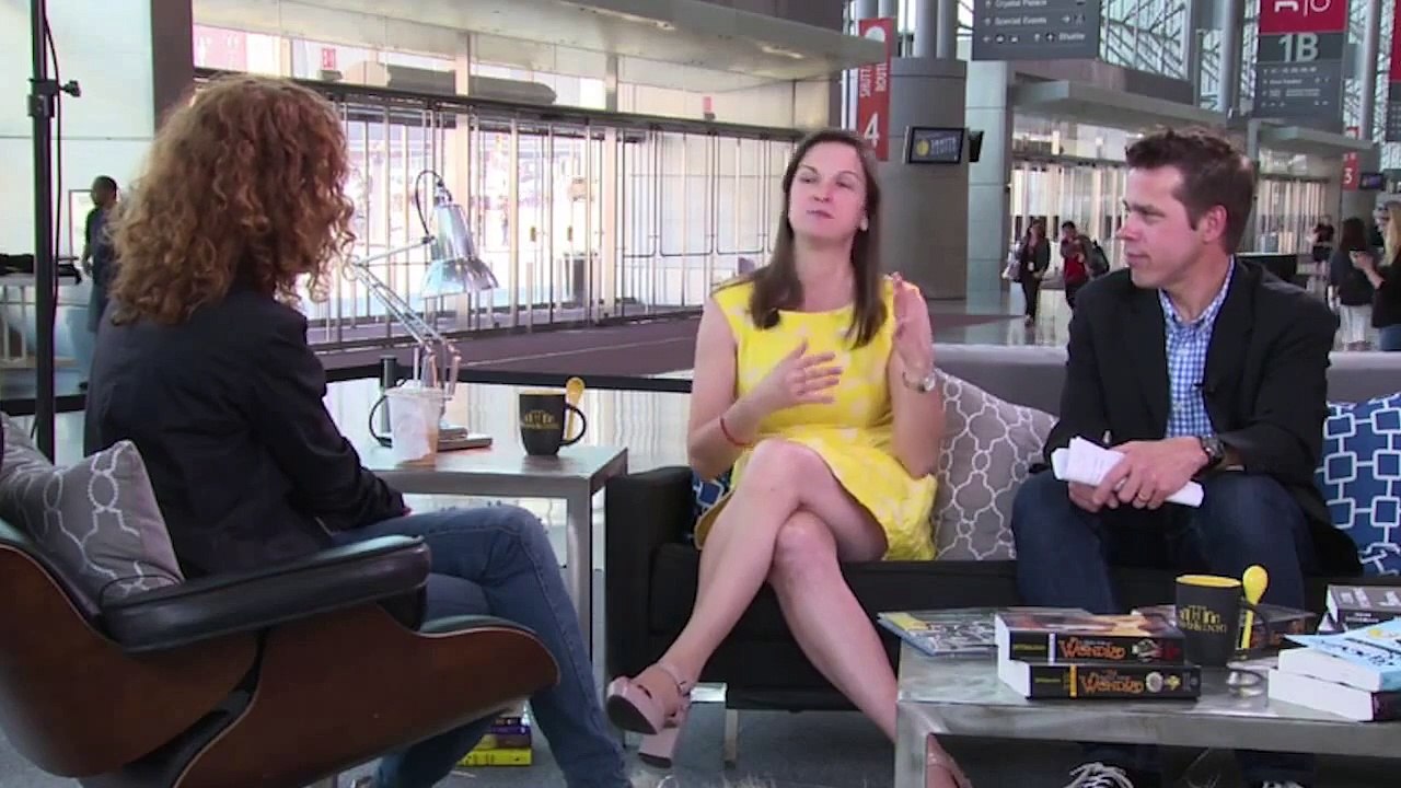 Gayle Forman Interviews Sarah Dessen at BookCon...