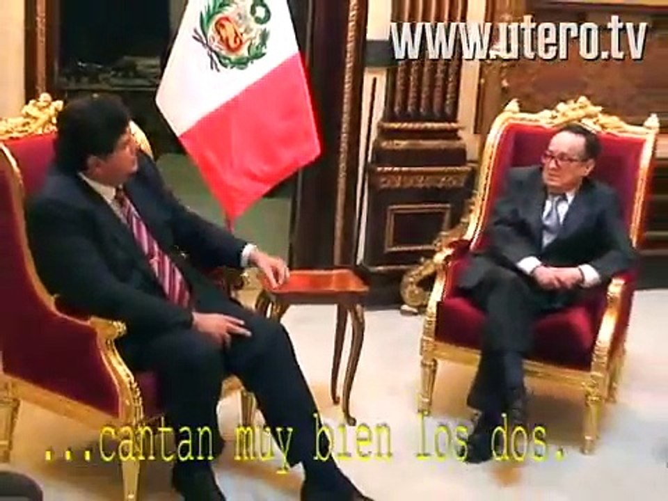Chespirito con Alan García en Palacio de Gobierno