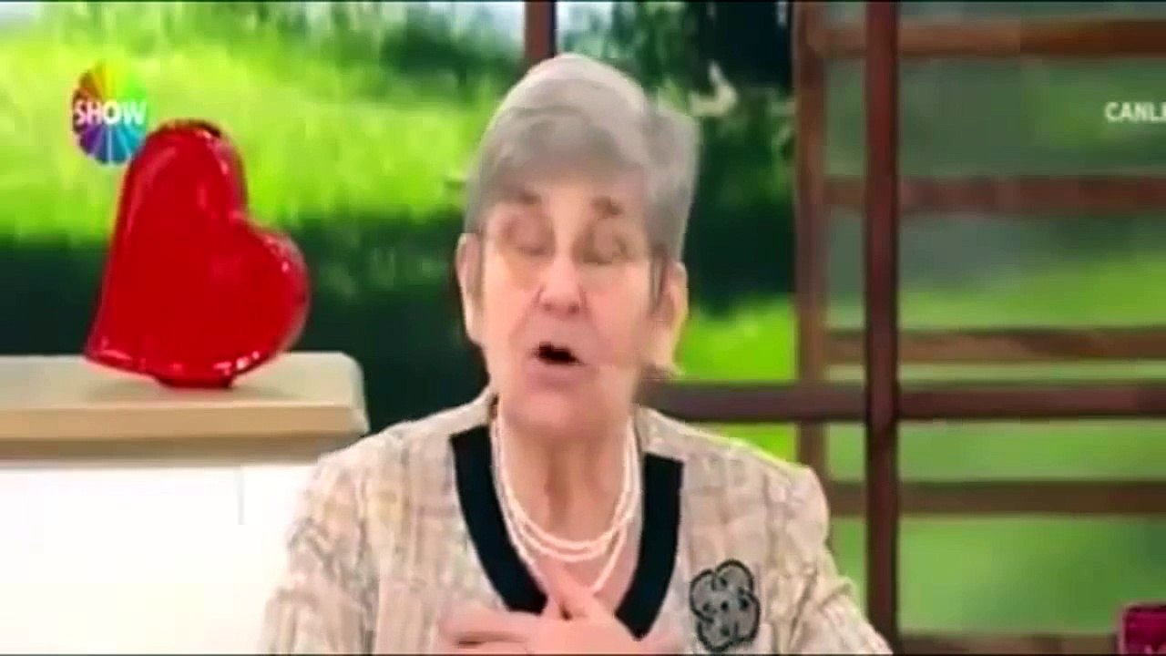 Çağla Şıkel'den canlı yayında utandıran gaf