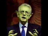 L'agente dei Rettiliani d'Italia,Mario Monti,usa il bilinguismo massonico